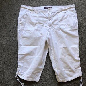 Off White Gloria Vanderbilt Capri Pants
